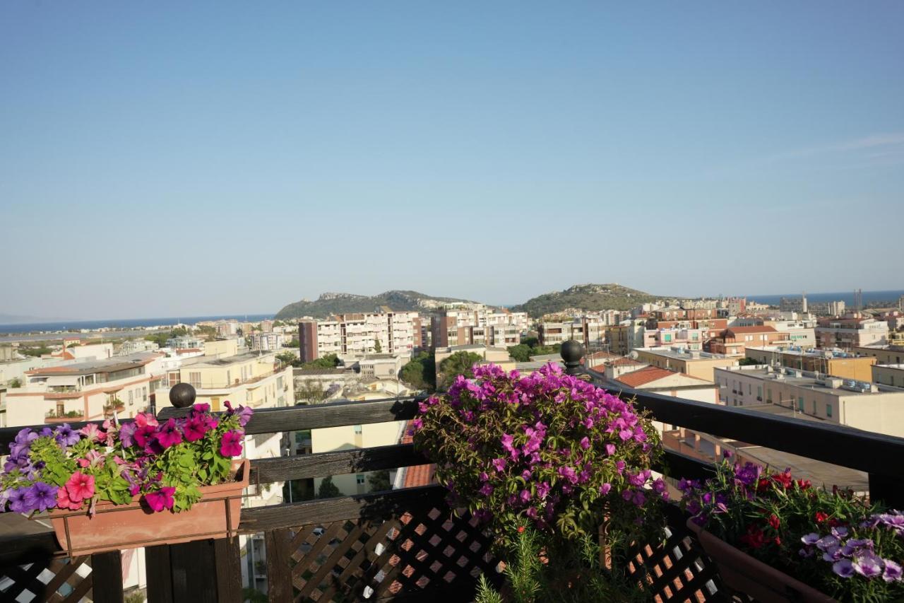 Prestigioso Attico Panoramico Cagliariヴィラ エクステリア 写真